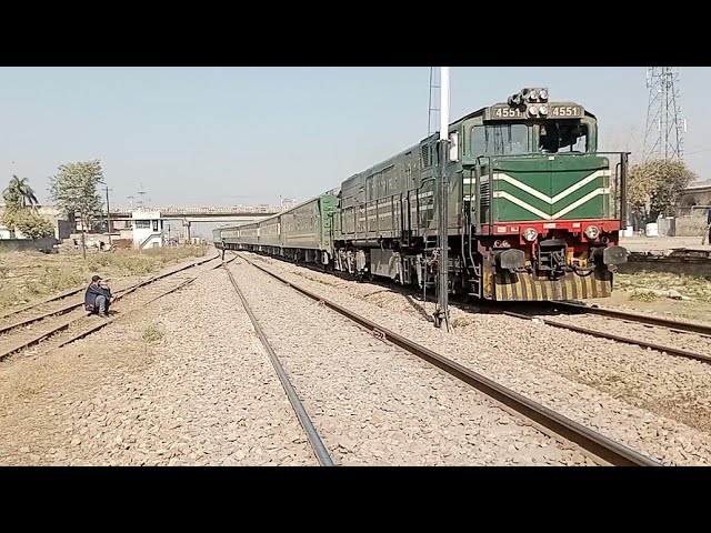 Arrival & Departure of Tezgam Express and Awam Express at Gujrat Railway Station