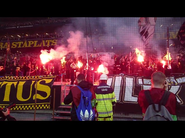 Supportrar eldar Bajen-souvenirer (AIK - Hammarby 1-0)