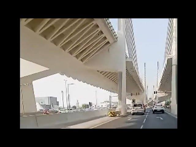 beautiful nature/road in  Doha Qatar 4k.   right-hand side of the road/ Traffic signs