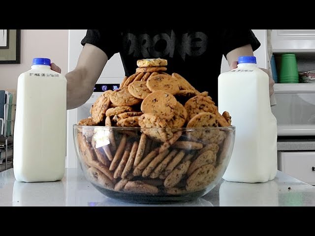 203 Chips Ahoy Challenge (12,800 Calories)