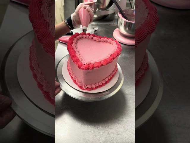 Vintage Valentine’s cake decorating!  #shorts #cake #satisfying #fypシ゚ #fyp #bakery