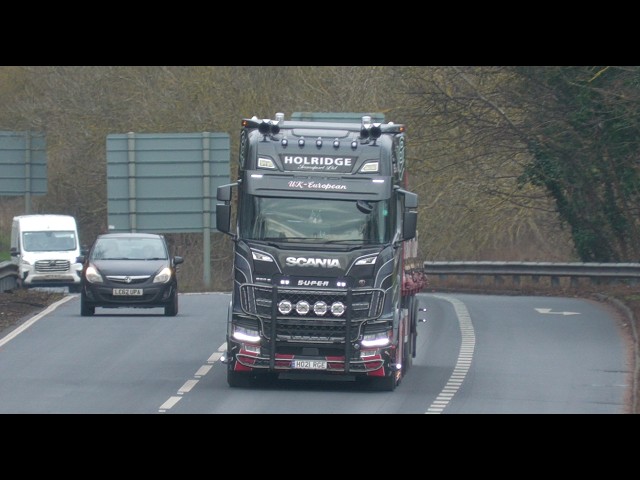 SCANIA V8 | DAF XF | VOLVO FH | A1(M) motorway | best shot | Truck Spotting