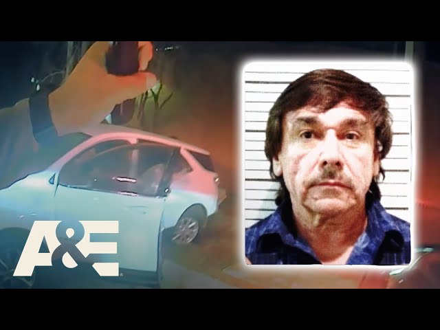 Convicted Felon Flees Police, Tosses Items from Car When Cornered | Fugitives Caught on Tape | A&E