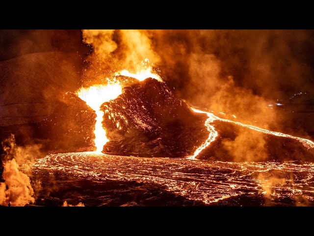 [CLIP] Unedited 2 minute video from the early days of the eruption in Iceland