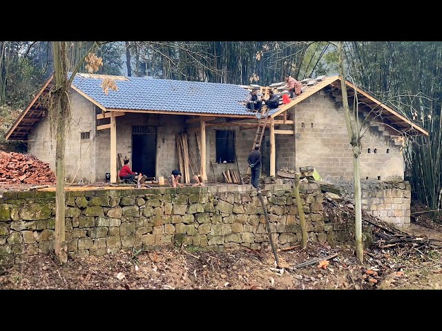 Renovating an Abandoned House in the Wilderness | TIMELAPSE Start to Finish - Ep 1