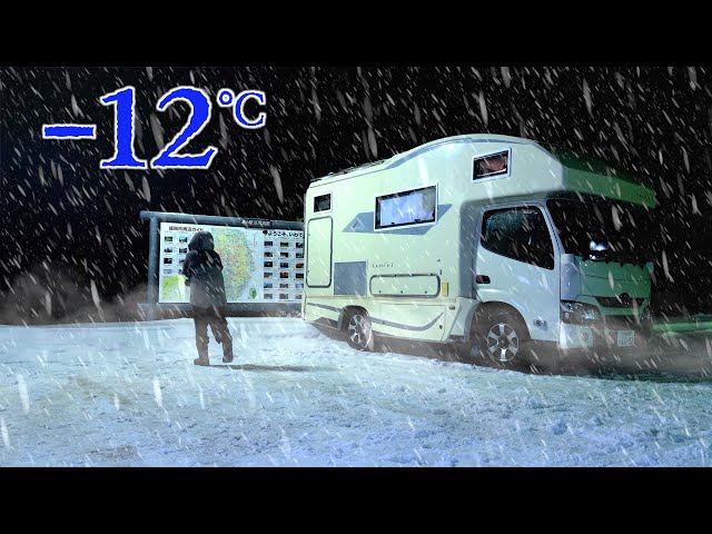 Car Camping in a Cold Heavy Snow-viewing Bath