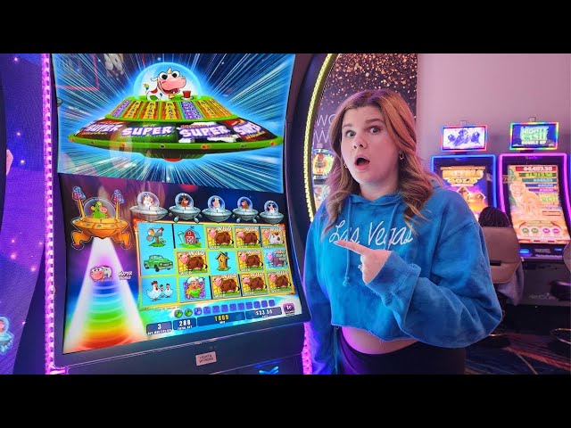 Super Double Bonus on the NEW Planet Moolah Slot Machine!