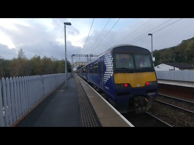 Electric train arrives at Bowling in Scotland on 2022/10/30 at 1609 in VR180