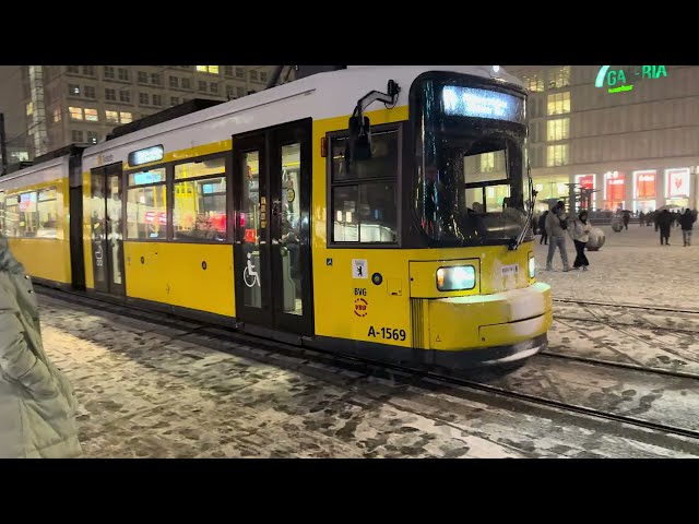 13 فبراير، 2025 نزول الثلج في برلين / Schnee in Berlin / 4K video