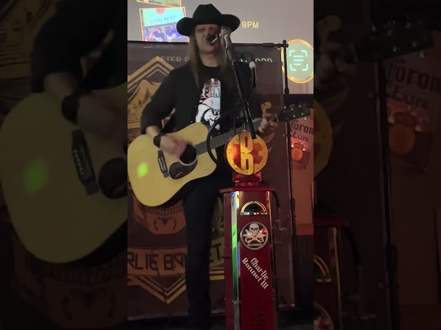 "Nine Bucks An Hour" live singer / songwriter jam in Franklin, Ohio - CHARLIE BONNET III aka CB3