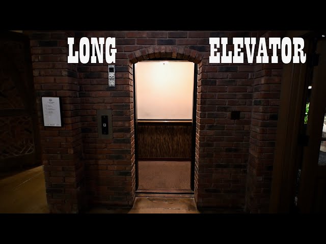 Frontenac, MO: Long Hydraulic Elevator at Le Chateau Village