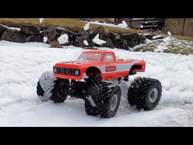 Redcat MT18  Mini Monster truck Unboxing and snow test run