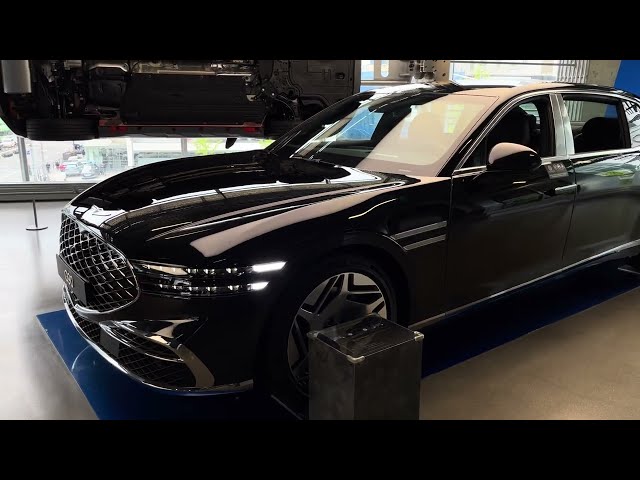 GENESIS G90 Long Wheel Base | 215.2 in. | 5,465mm | Vik Black Exterior | P1