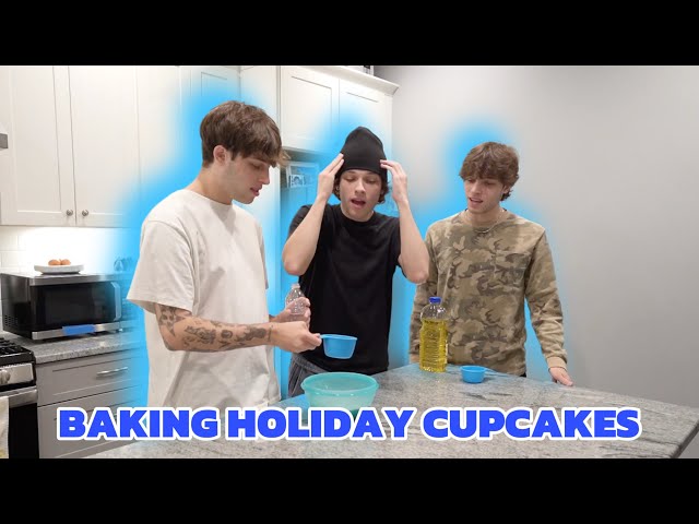 BAKING HOLIDAY CUPCAKES!