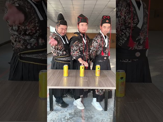 飞牌绝技：这三个男人太厉害了Flying card tricks: These three men are amazing#搞笑 #funny #kungfu #performance