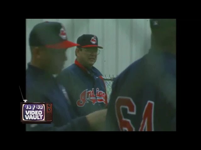 Throwback: Kids poised to pounce for player autographs at Tribe Spring Training