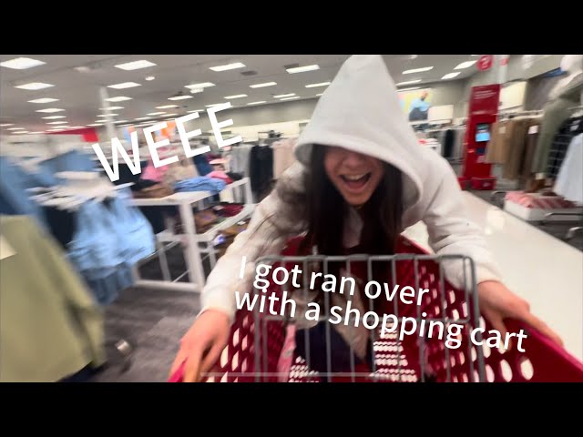 Christmas shopping with my sister at Target 🎄 (chaotic)