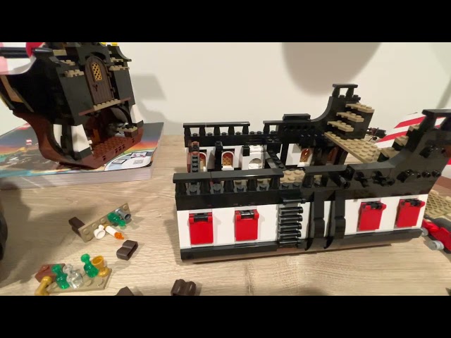 Lego set Pirates of barracuda bay Ship mod ( interior cannons, rowboat storage)