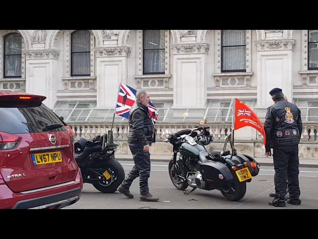 Brexiteers are ON strike outside Parliament