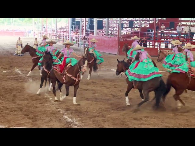 Orgullo, Celebración y Unidad Familiar... eso y más es la #Charrería 🐴🧡