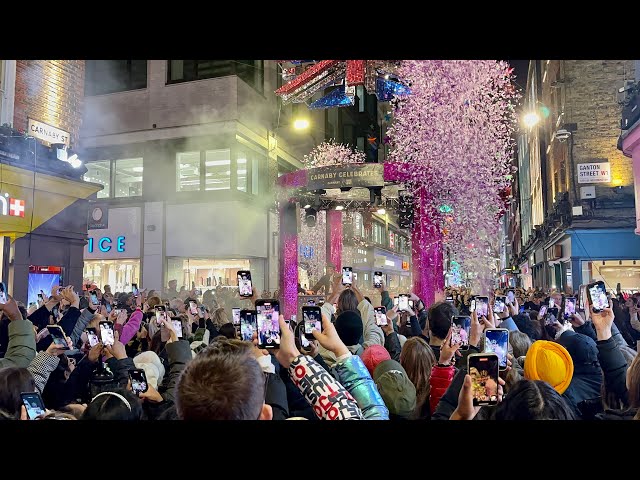 London Christmas Lights 2022 | London Carnaby Street Christmas Lights | London  Walk Tour [4K HDR]