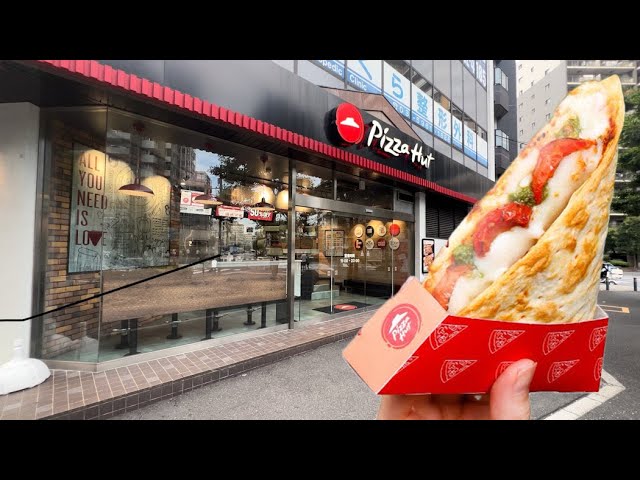 One Hand Pizza in Japan