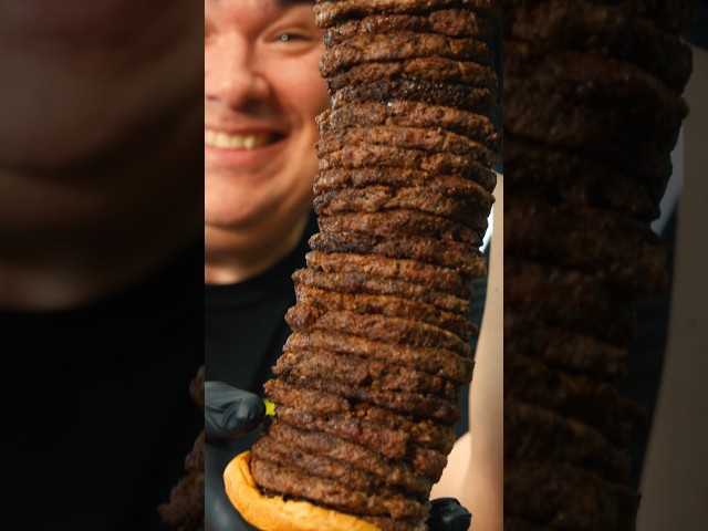 A Man Ate 8 Pound Burger 🍔 In 30 Minutes...