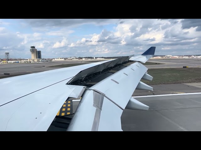 Delta Air Lines Airbus A330-300 Windy Minneapolis Landing