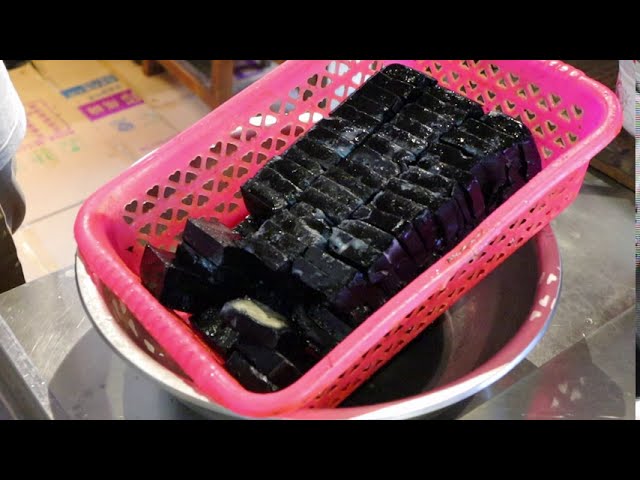 취두부 튀김 The worst black stinky tofu / black stinky tofu - chinese street food