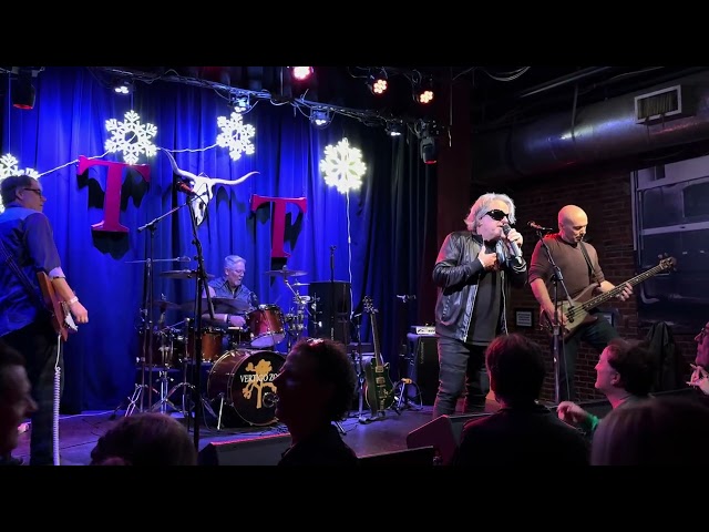 Gloria - Vertigo Zoo: Tribute to U2 Live at The Tractor 🚜 Tavern in Seattle, Washington 12/28/2024