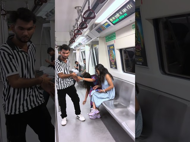 Cute Couple #anshulyadavprank #anshulyadav #love #couplegoals #couple #accidentallyhuggingprank