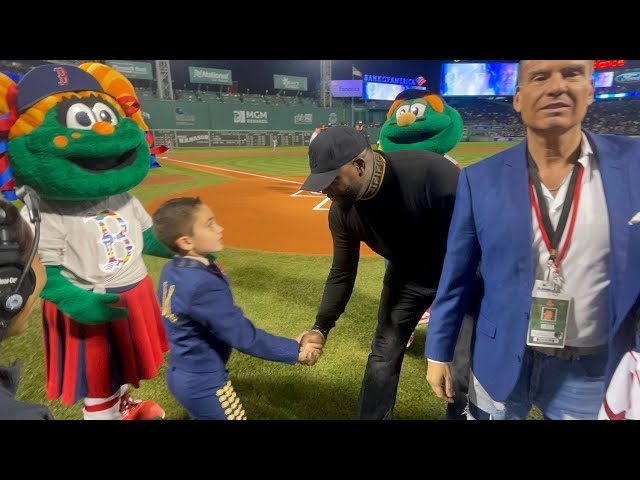 Big PaPi y Mateo López screaming PLAY BALL