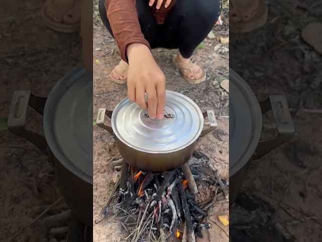 Survival Skills: SMART idea and USEFUL in forest #camping #bushcraft #outdoors🤣😱#survival