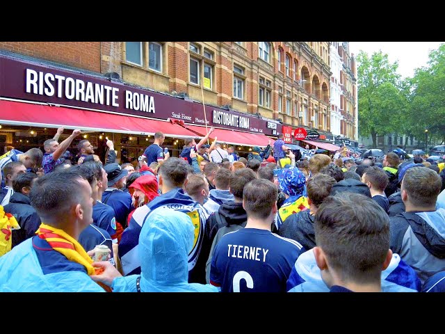 Scottish Football Fans PARTY 🏴󠁧󠁢󠁳󠁣󠁴󠁿 Leicester Square London | 4K HDR | June 2021