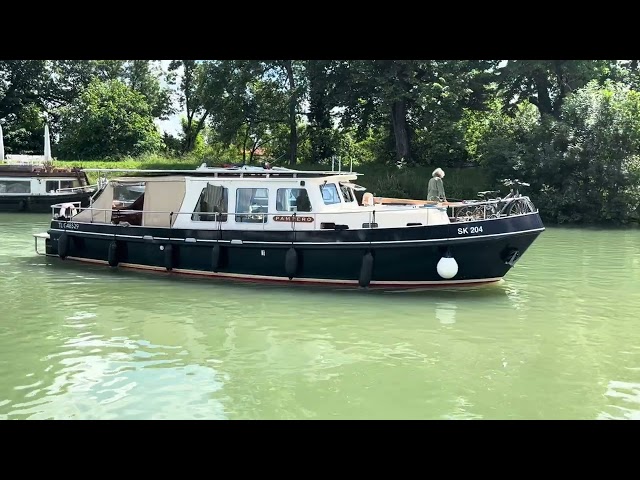 Typical Dutch Boat with BlueNav electric motors - demonstration