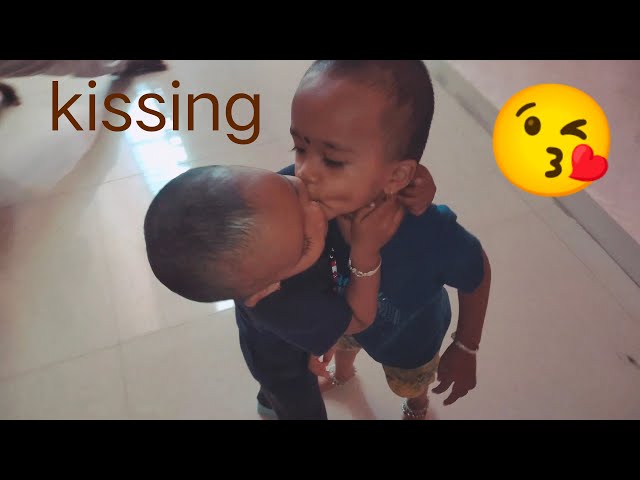 Twins kissing / Aaj to kitna pyar aa raha hai/ #Twins @flying beast . Hardik and  Abhinandan .