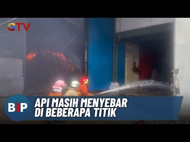 Proses Pemadaman Kebakaran Gudang Terus Dilakukan di Tangerang | BIP | 02/02