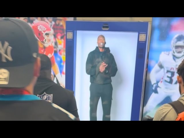 Chad Ocho Cinco Johnson BEAMS into Fanatics Fest using Proto Hologram technology