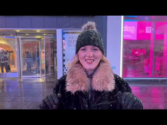 New York City: Manhattan Times Square Snows