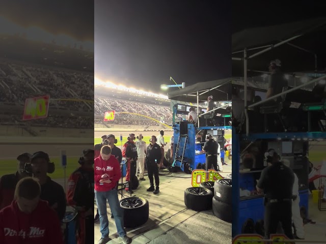 Watch the start and first lap of the JR Motorsports No. 40 car in the Duel with Dale Earnhardt Jr.