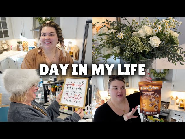 SHOPPING WITH MOM, BABY CHATS + NEW SNACKS | VLOG