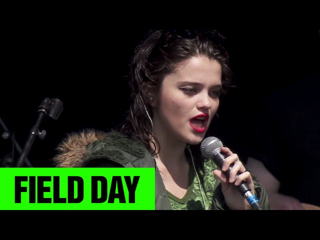 Sky Ferreira - I Blame Myself | Field Day 2014 | FestivoTV