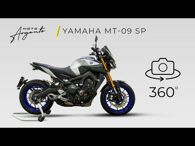 YAMAHA MT-09 SP - Vista a 360 gradi - Moto Argento.