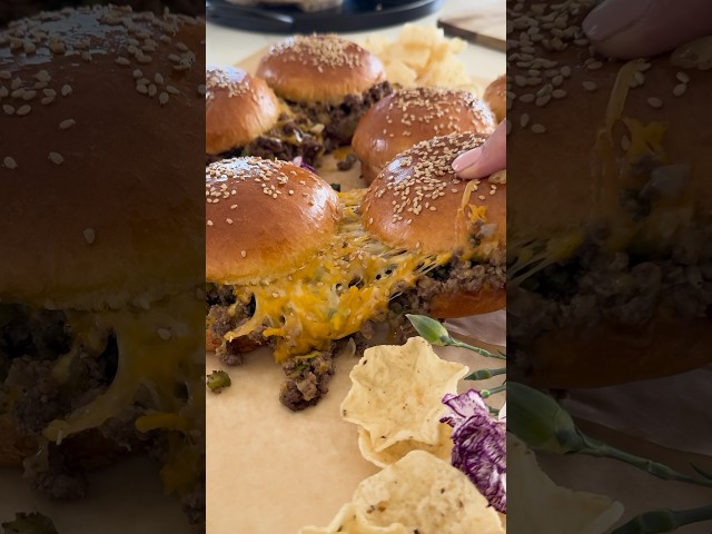 Make these Kid friendly Cheesy Beef Sliders #cheesy #beef #sliders #fooddolls