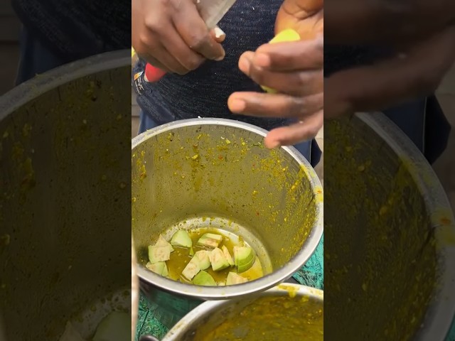 Unique style Guava Cutting skill | Amazing guava fruit salad #shorts #youtubeshorts #food #ytshorts