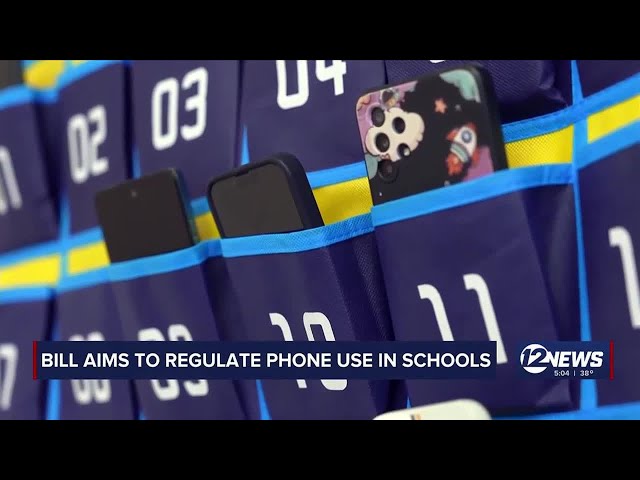 Kansas bill requires school districts to draft cell phone policy