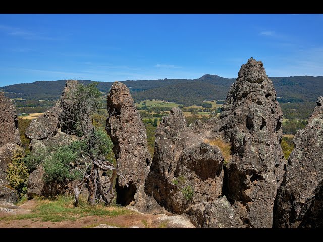 Walk in Hanging Rocks nature reserve in 4K | 2020 Australian Summer Walks