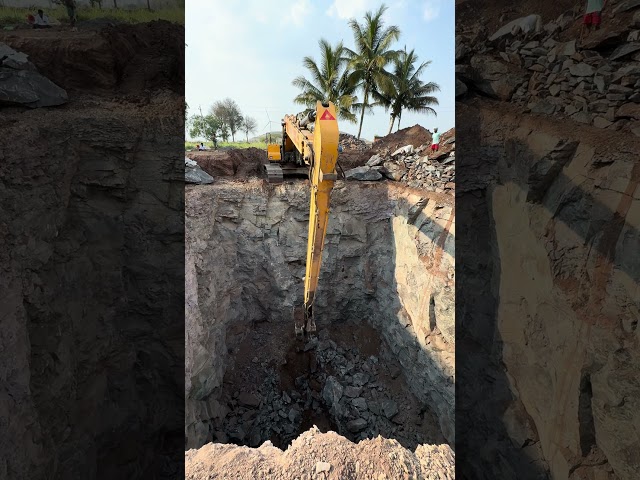 Excavator Digging Deep Well #shorts #automobile #amazing #digger