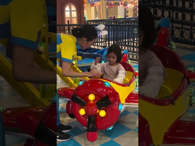 AFRIN AND HAFIZAH FLY AN AIRPLANE KIDDIE RIDE AND HAVE FUN PLAYING AT THE INDOOR PLAYGROUND #shorts