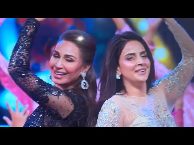 Hum 22nd Style awards. Saba Qamar X Reema Khan full dance. Full Ultra HD.